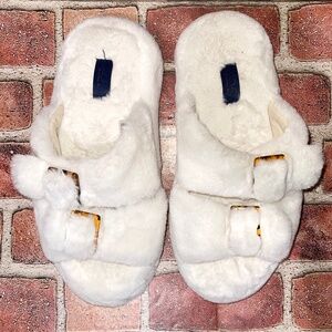 Pre-Owned Rachel Roy White Double Strap Faux Fur Buckle White Sandals Size M 7-8